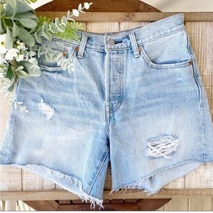 Levi’s 501 Distressed Raw Hem Denim Shorts Raw Hem Size 27